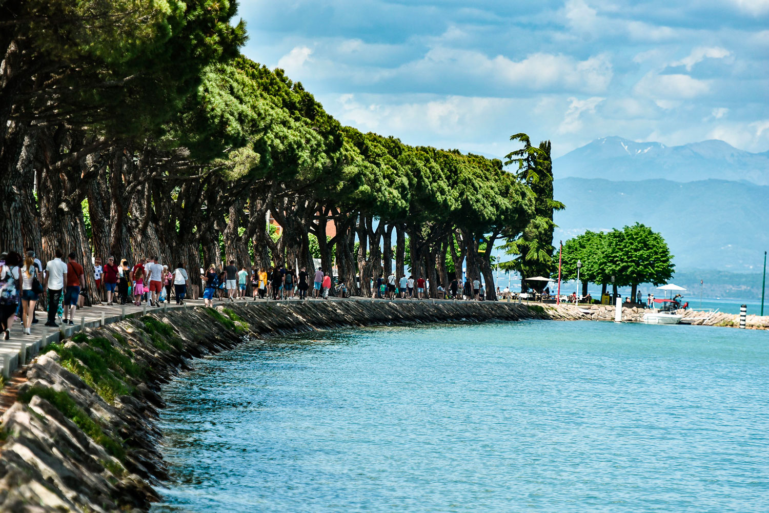 Walking path along Garda lake