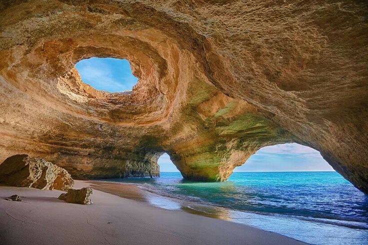 Уникальная пещера Benagil