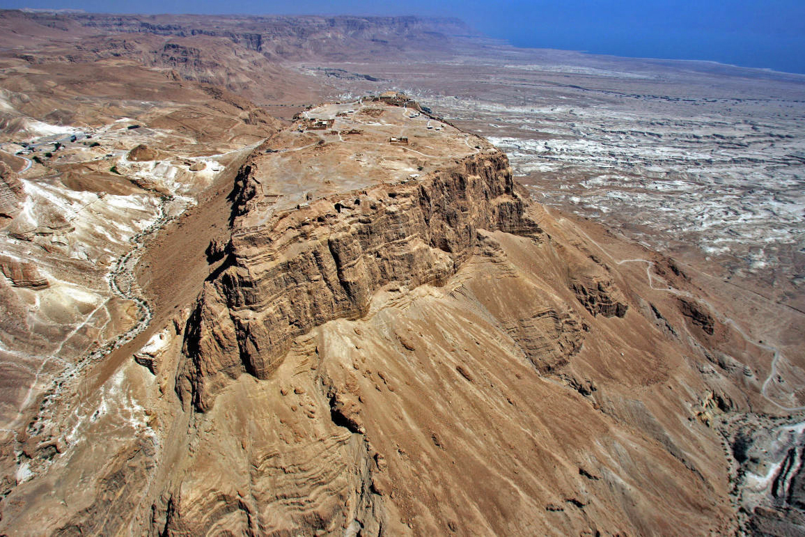 Крепость Масада в пустыне у Мертвого моря